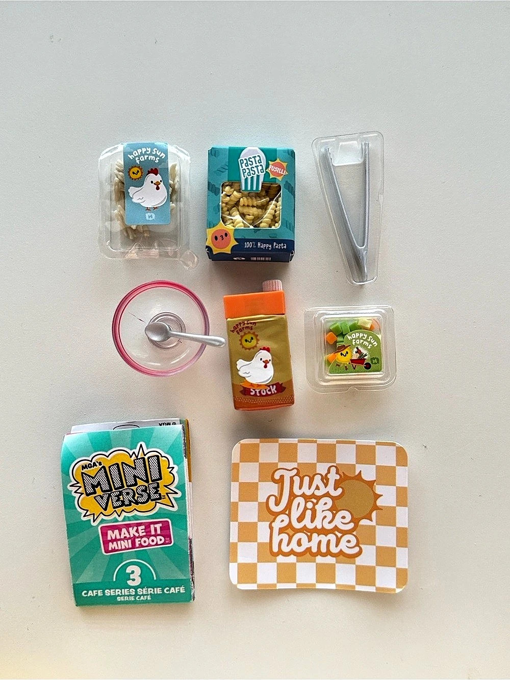 MGA Entertainment Miniverse Make It Mini Food Cafe Series 3 Chicken Soup 🍜